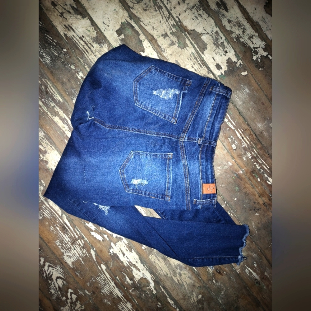 Ultra HR Distressed Jean Pants